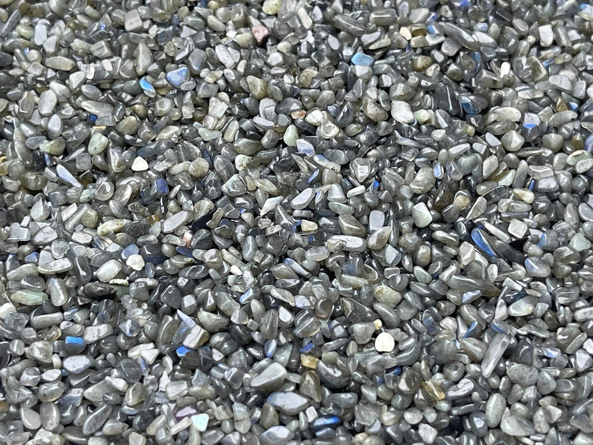 GAF TREASURES Labradorite Black chips close-up with iridescent sheen for jewelry and crafts.