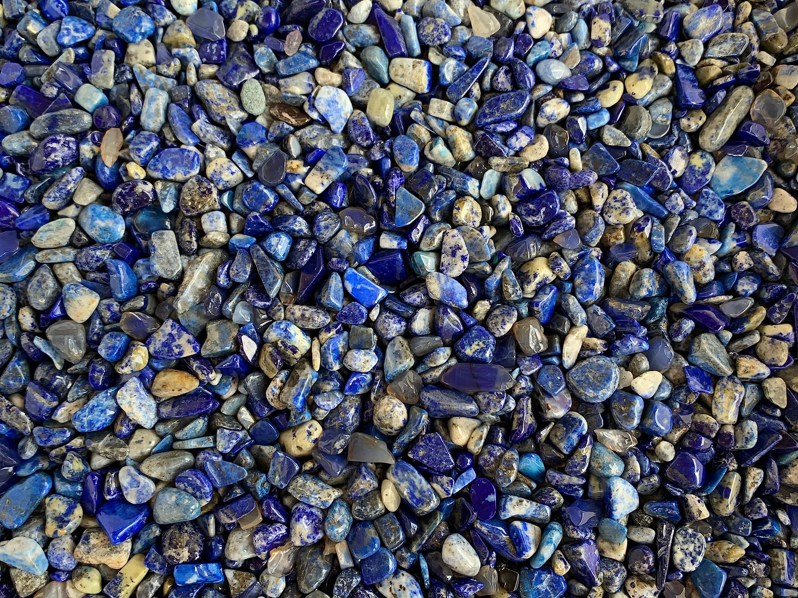 GAF Treasures decorative lapis chips enhance home accents and artful displays.