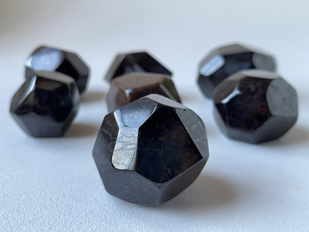 GAF TREASURES garnet polygon polished during a Reiki session for grounding