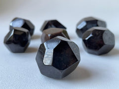 GAF TREASURES garnet polygon polished during a Reiki session for grounding