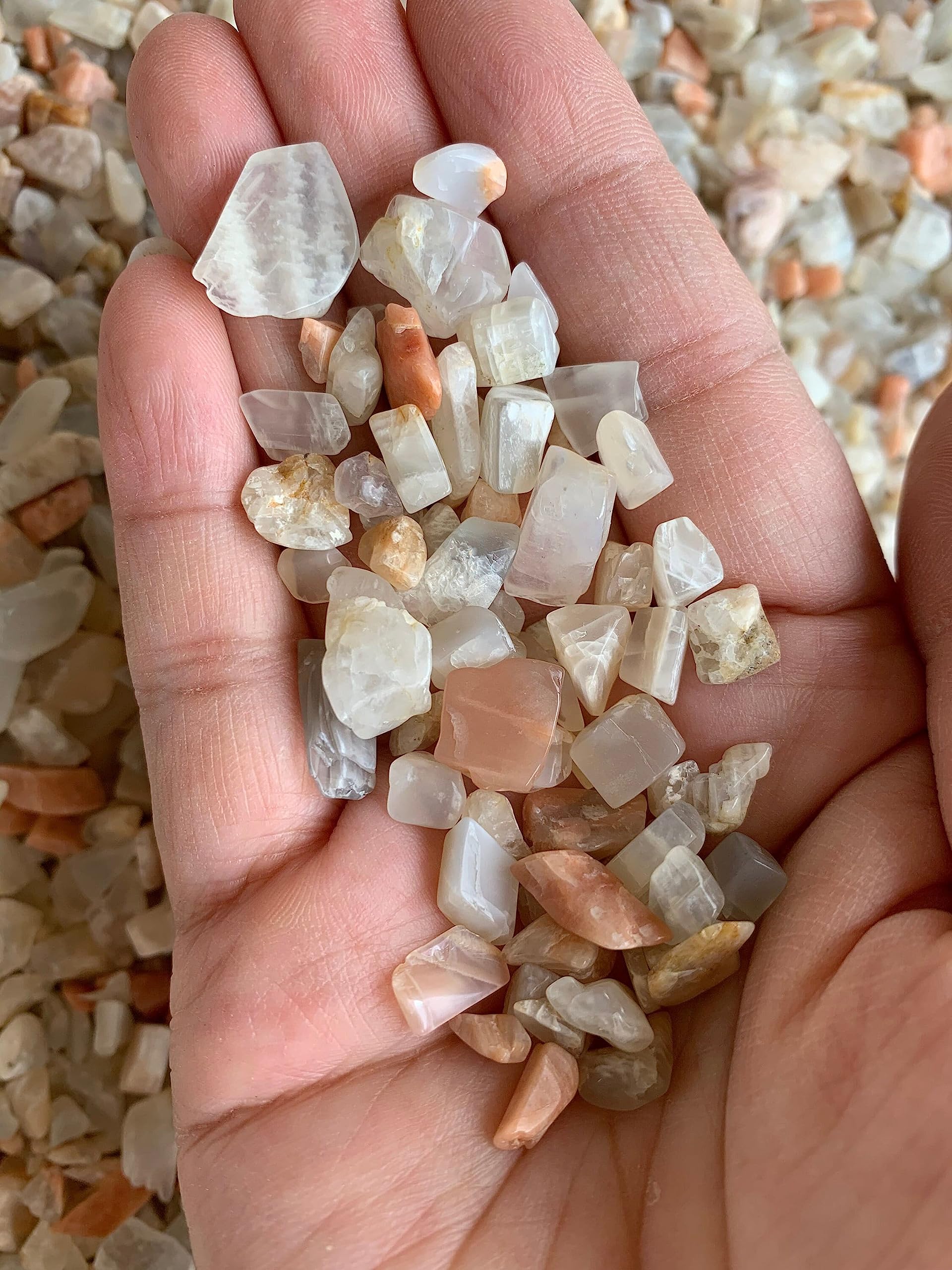 GAF TREASURES moonstone chips 5-15 mm for versatile designs