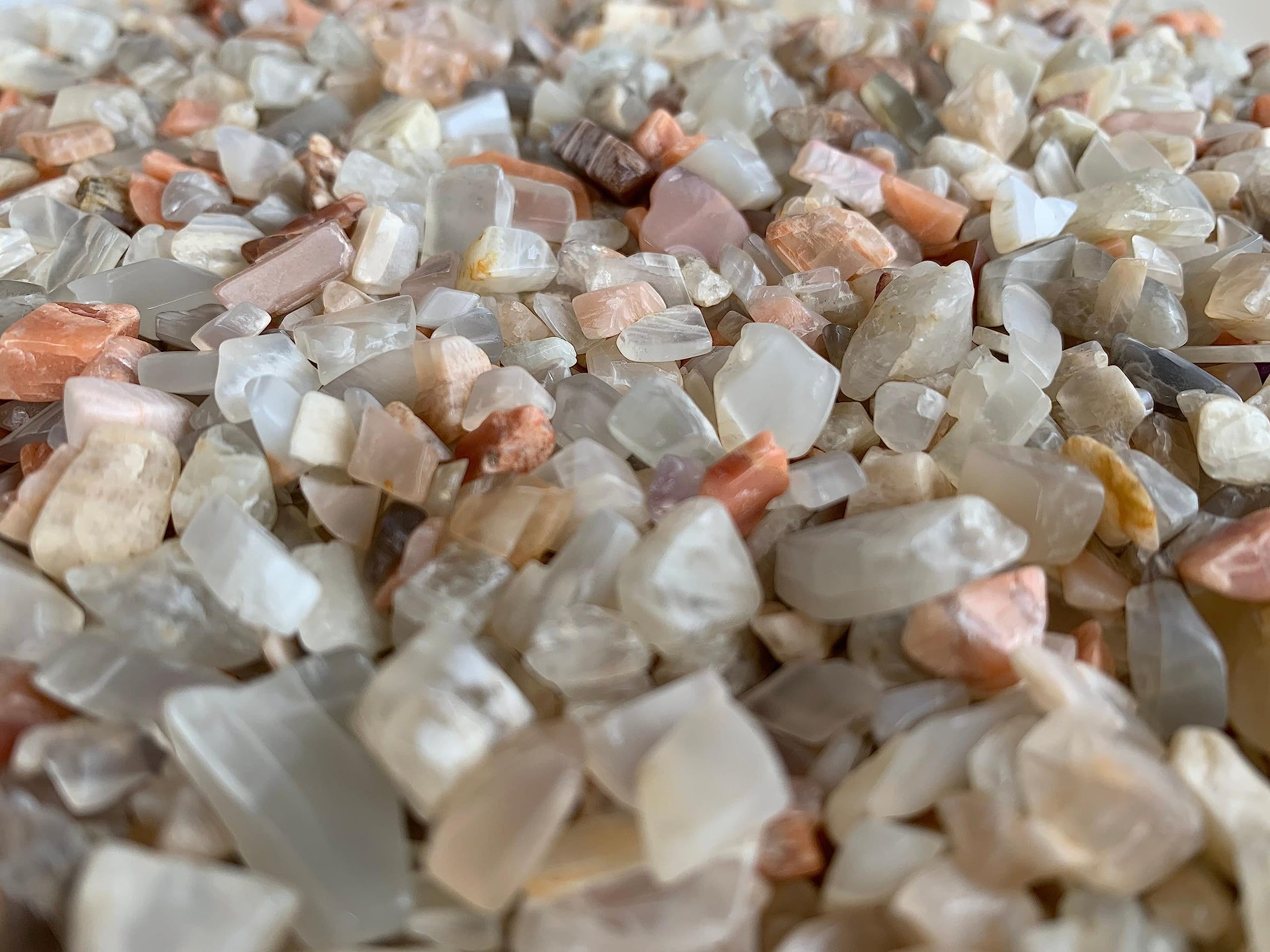 GAF TREASURES moonstone mix chips for air plants and vase filler