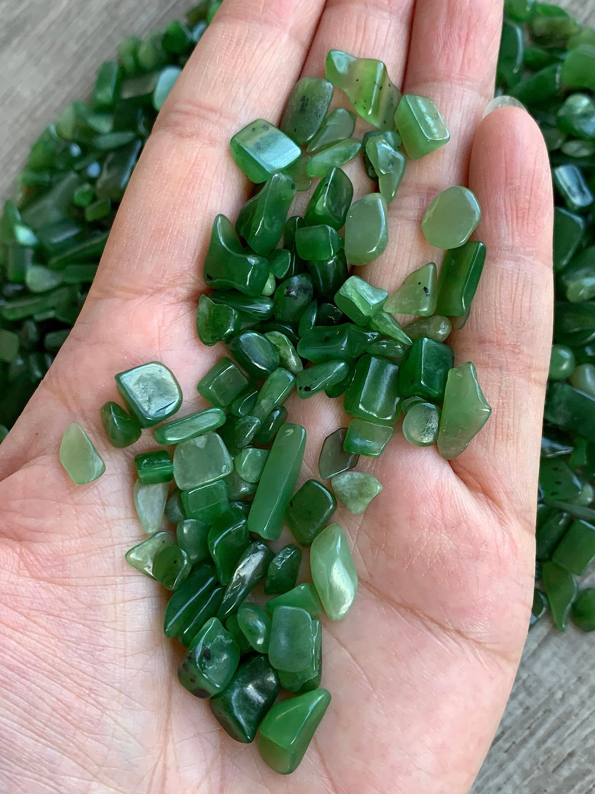 GAF TREASURES Mini jade chips with smooth edges support art and craft projects.