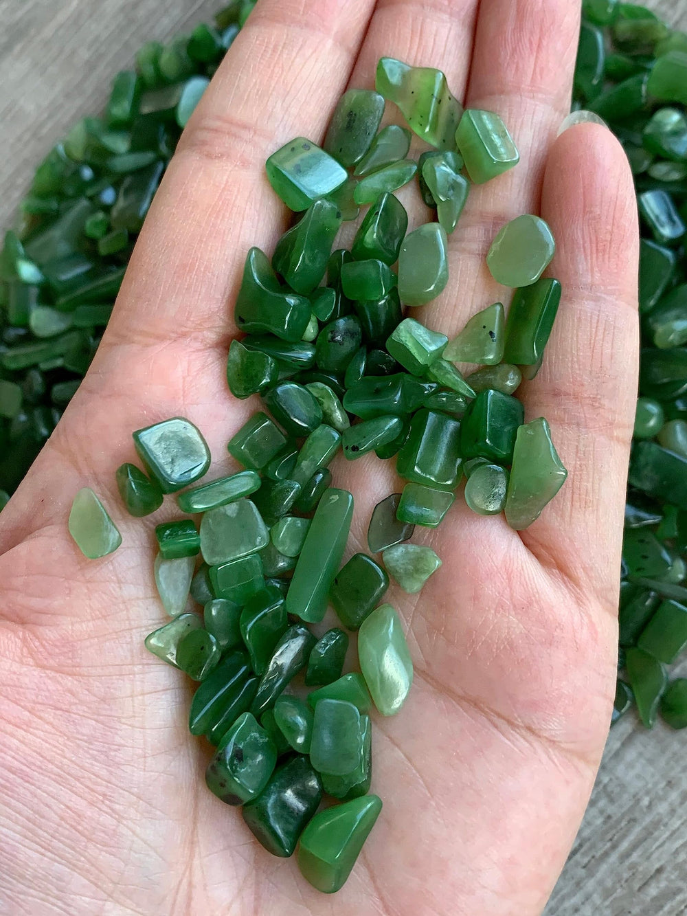 GAF TREASURES Mini jade chips with smooth edges support art and craft projects.