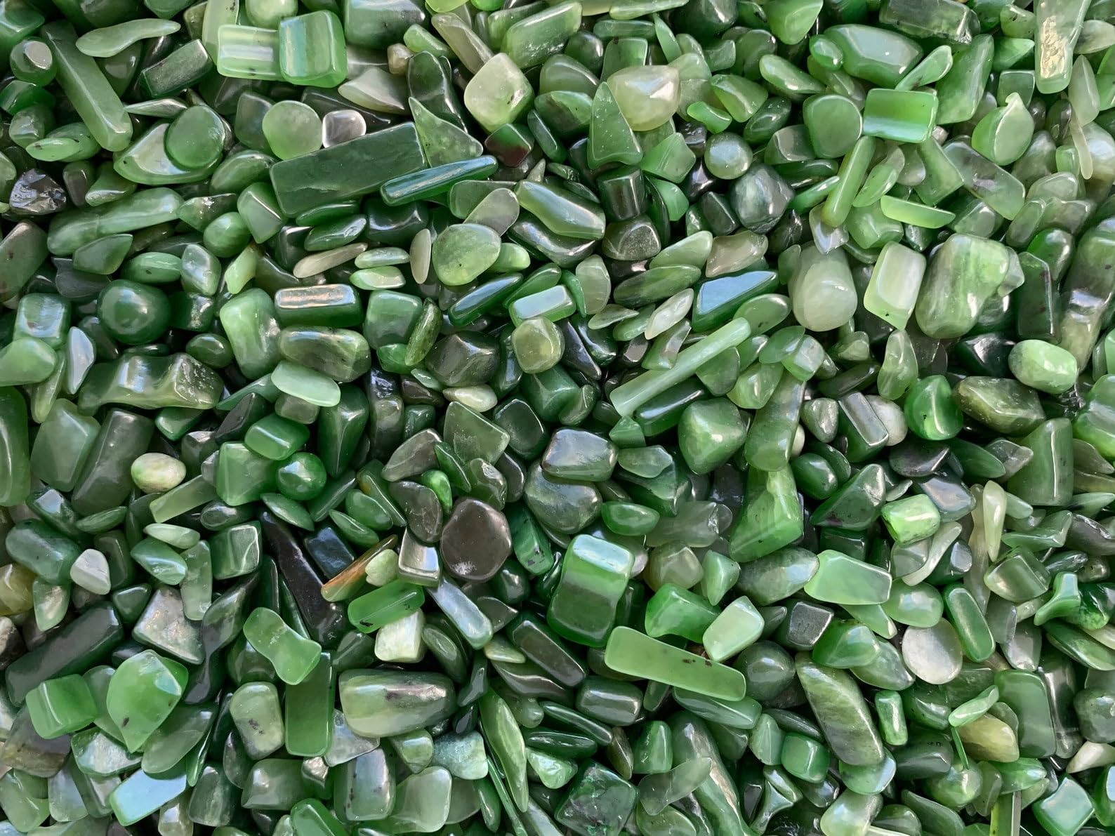 GAF TREASURES jade chip mix enhances DIY projects with natural texture and shine.