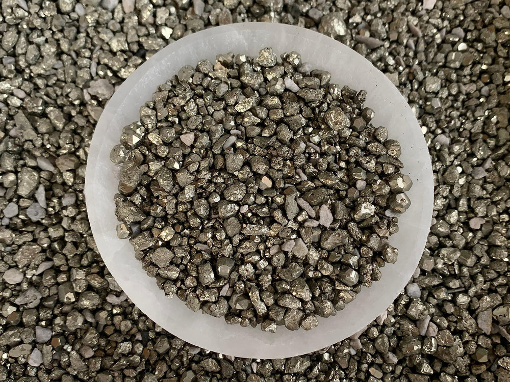 GAF TREASURES Pyrite Chips educational kits reveal natural minerals and textures.