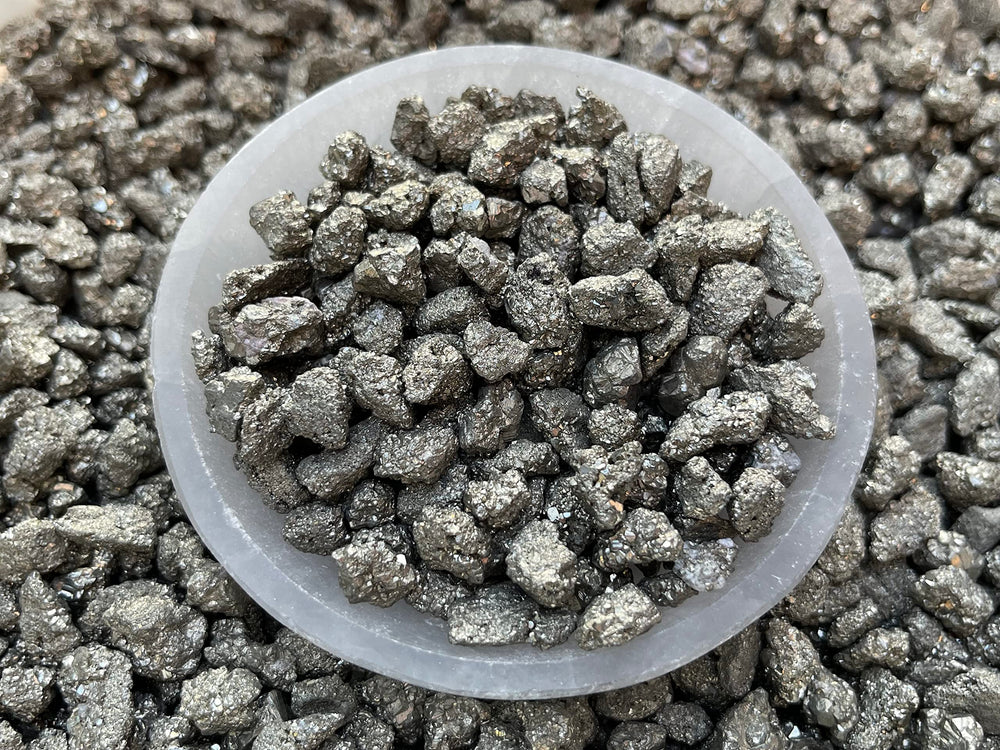 GAF TREASURES Pyrite chips for garden decor and planters