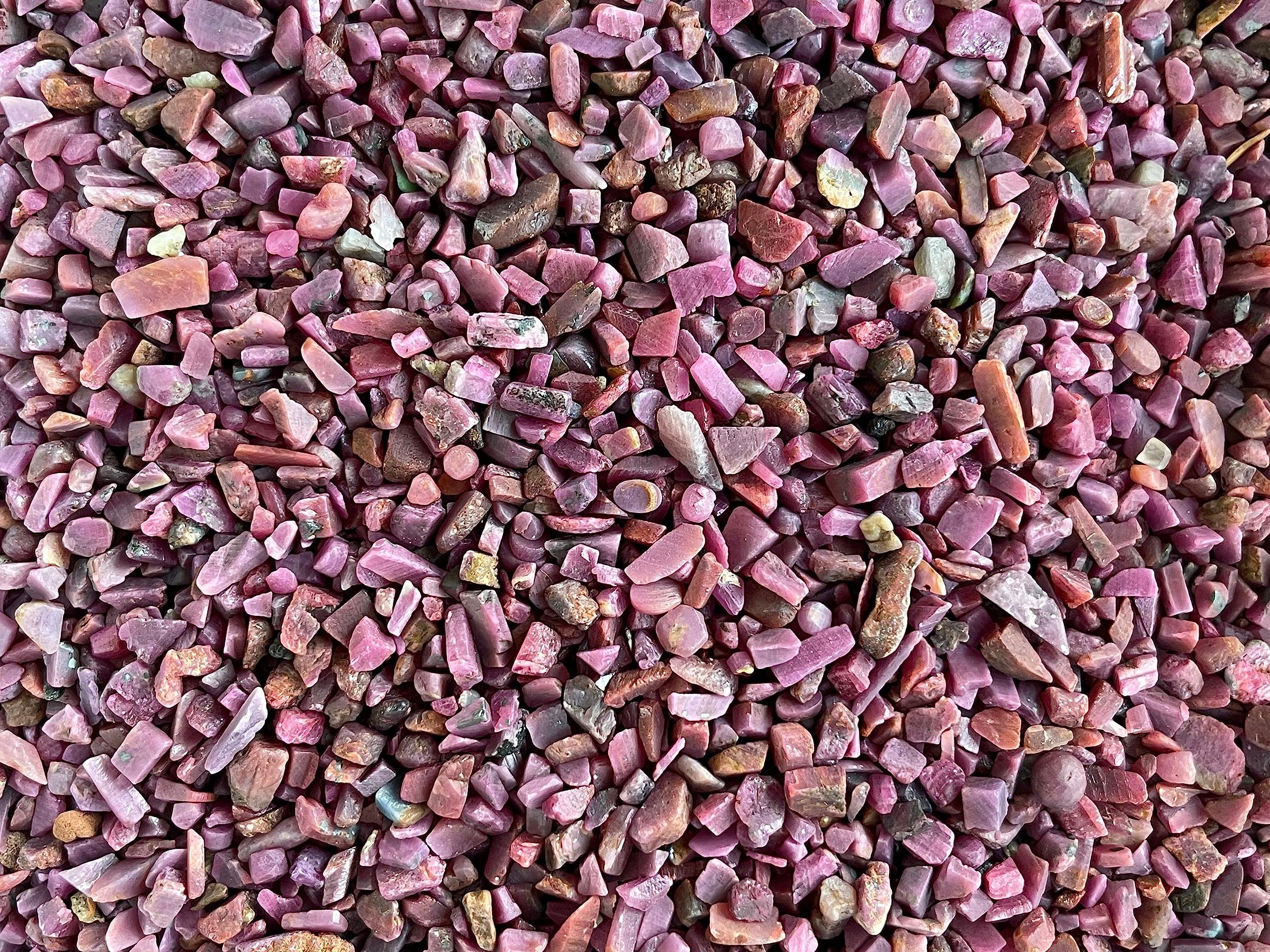 GAF TREASURES Ruby gemstone chips for art and jewelry making.