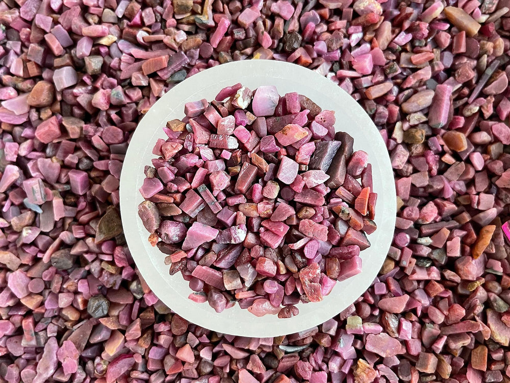 GAF TREASURES Ruby gemstone chips for epoxy and resin crafts.