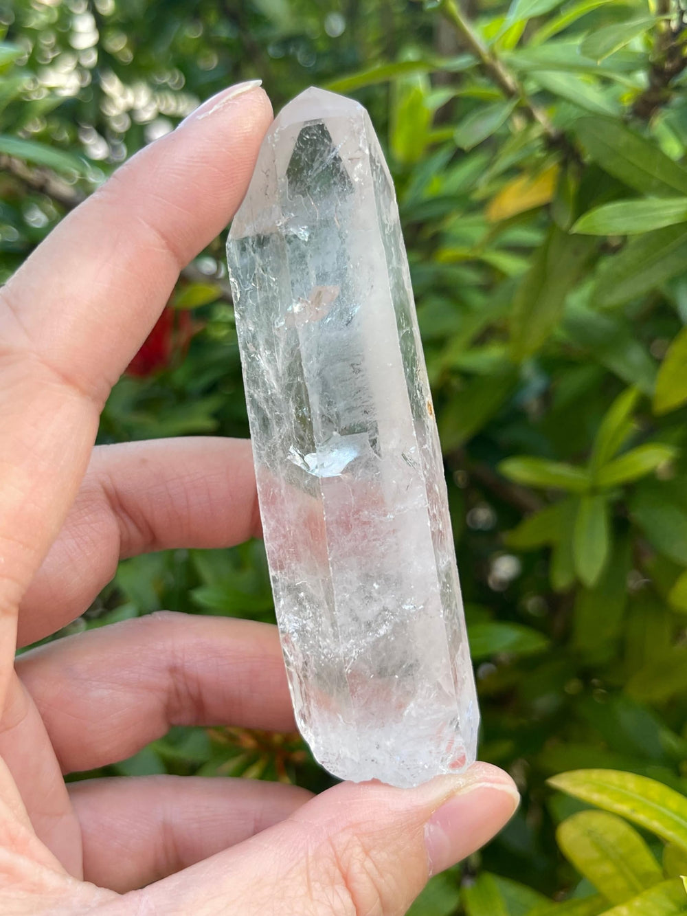 GAF TREASURES shine and transparency quartz point 2-3in for clear aesthetic accents.