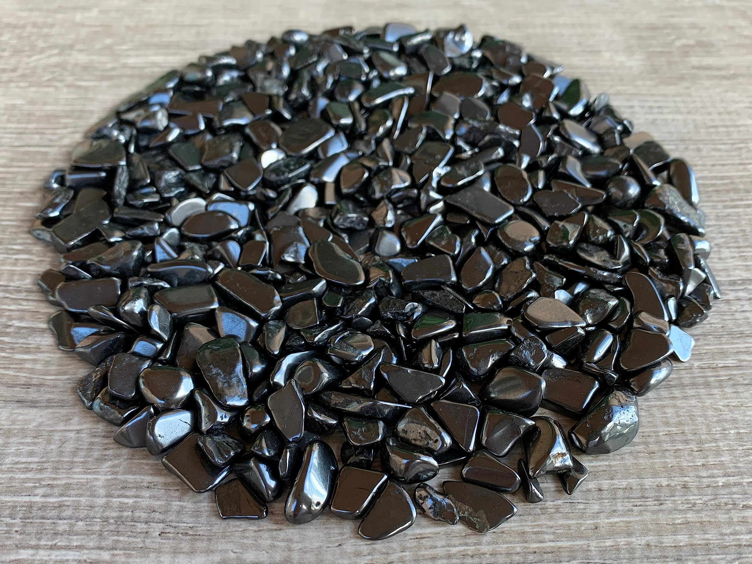 GAF TREASURES Shungite Chips highlight 6-12 mm size for precise DIY accents.