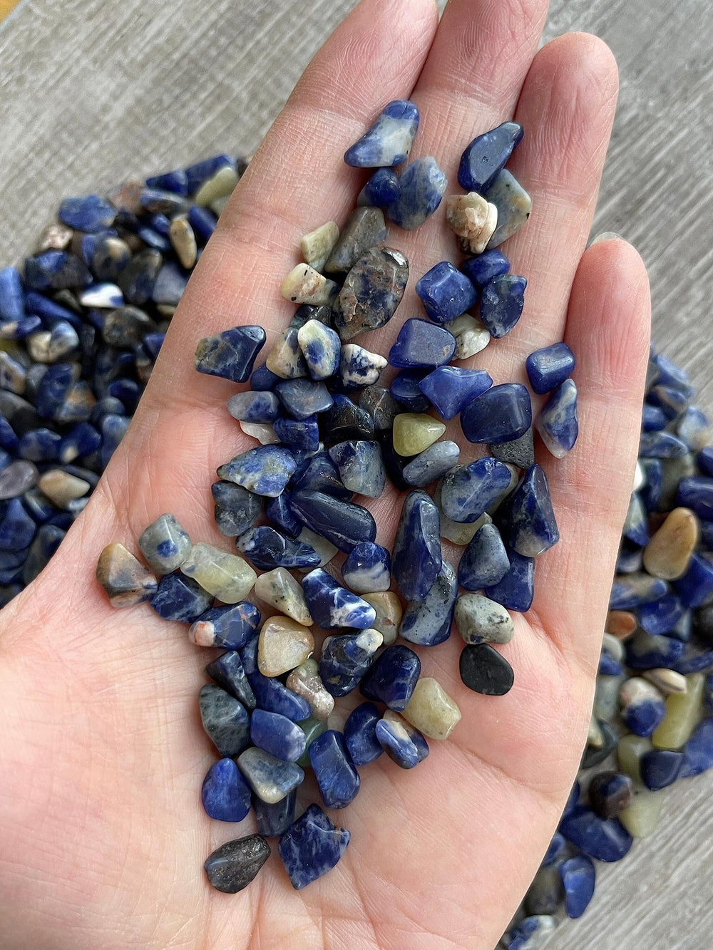 Gaf Treasures sodalite chips 6–12 mm size detail for crafts.