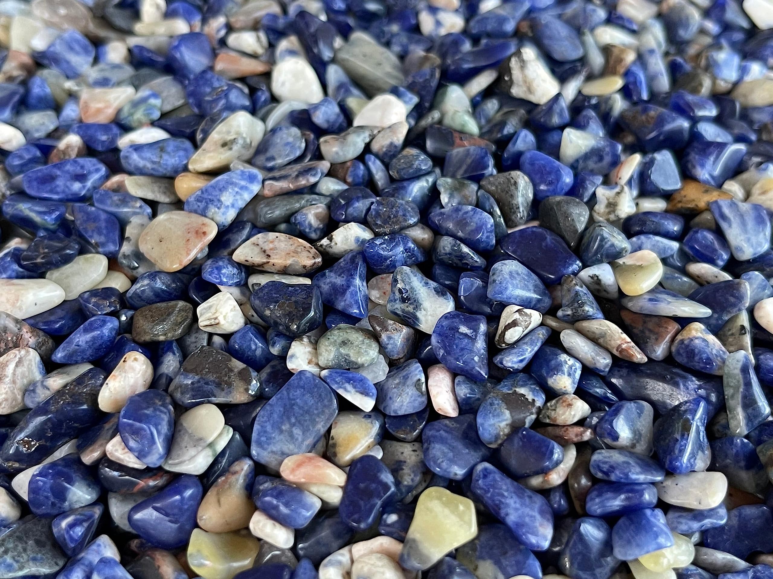 Gaf Treasures sodalite chips for educational displays and DIY projects.
