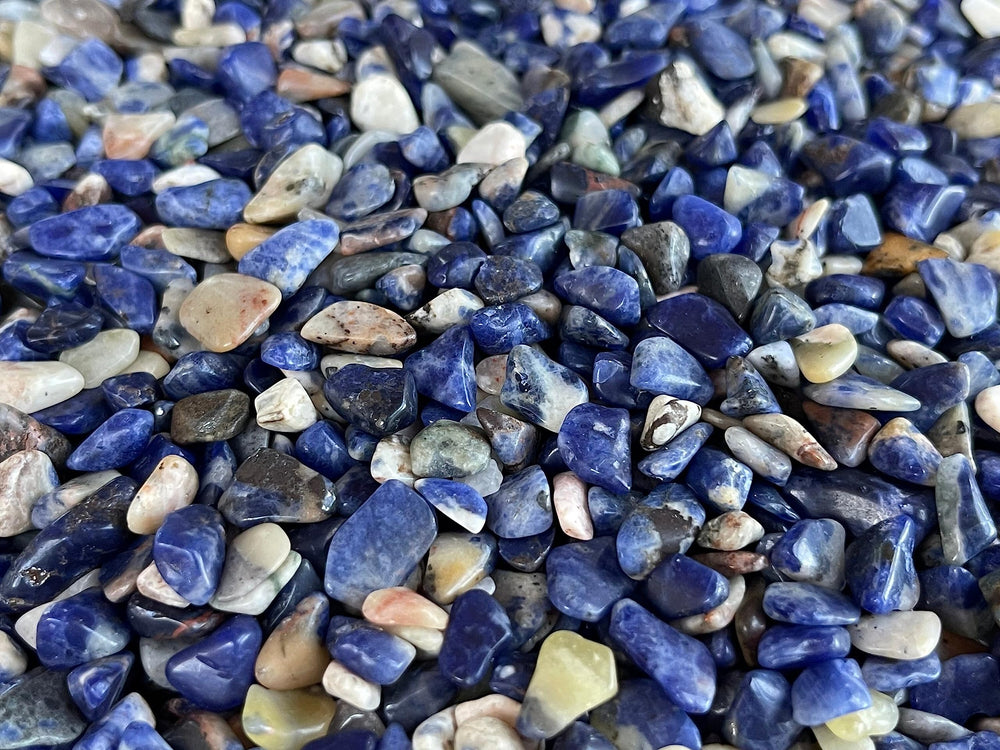 Gaf Treasures sodalite chips for educational displays and DIY projects.