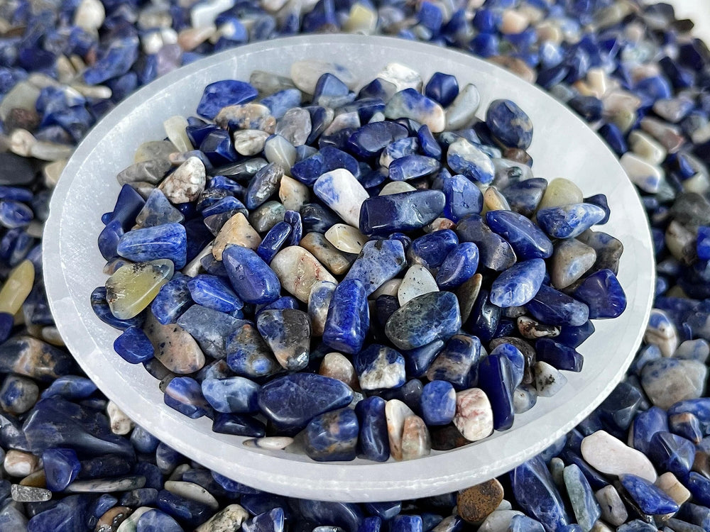 Gaf Treasures semi-tumbled natural stones with polished edges.
