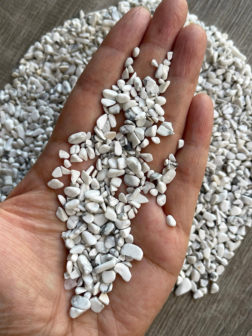 GAF TREASURES white howlite chips 3mm to 10mm for versatile projects