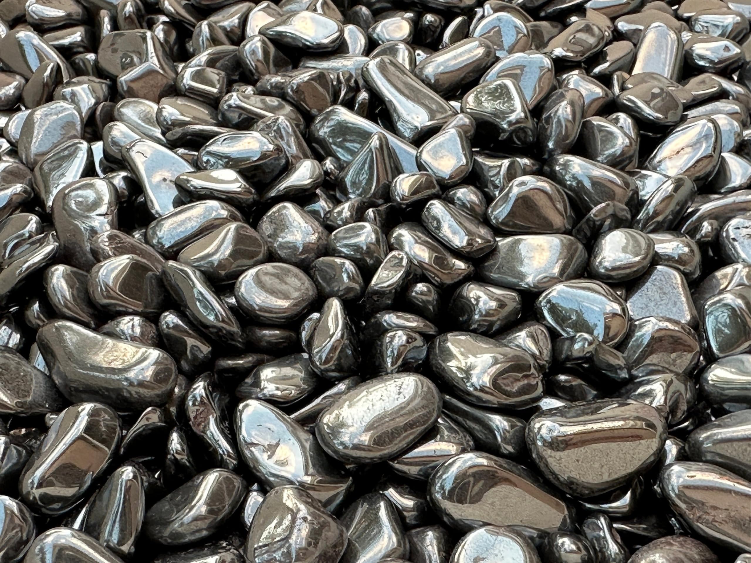 GAF TREASURES hematite large chips display rich metallic luster when polished.