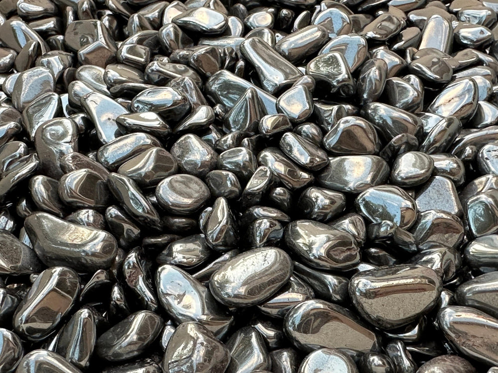 GAF TREASURES hematite large chips display rich metallic luster when polished.