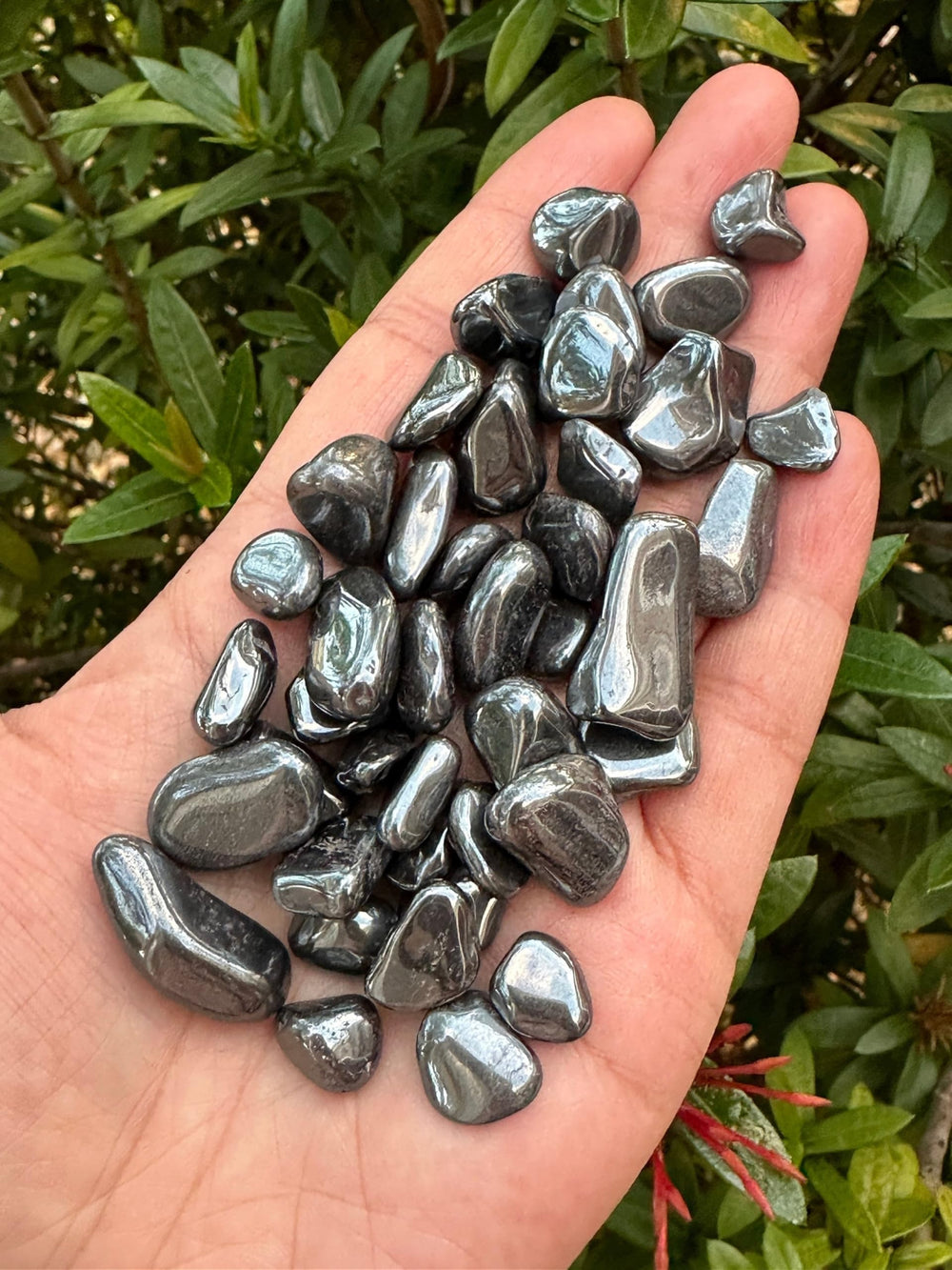 GAF TREASURES hematite large chips texture and semi-tumbled finish ideal for decorative art.