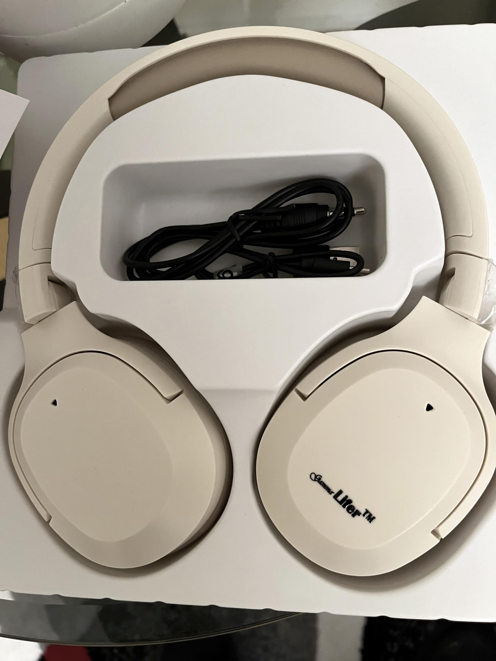 Close-up of 40Hz wave emission highlights GammaLifer's core stimulation feature.