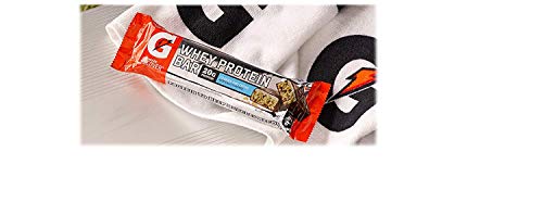 Gatorade Whey Protein Recover Bars Cookies & Creme pack front for post-workout fueling.