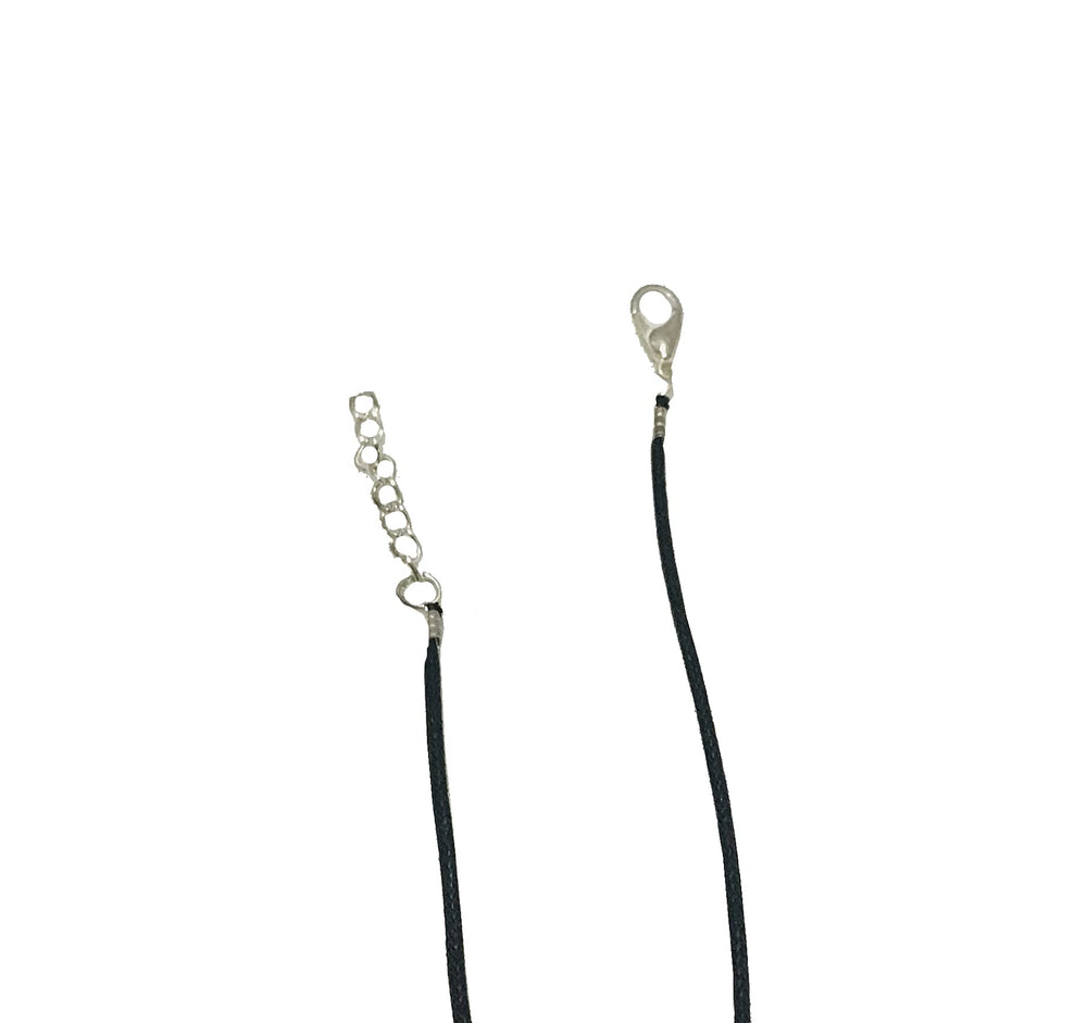 Gavya International pendant stone detail highlights polish and grounding feel