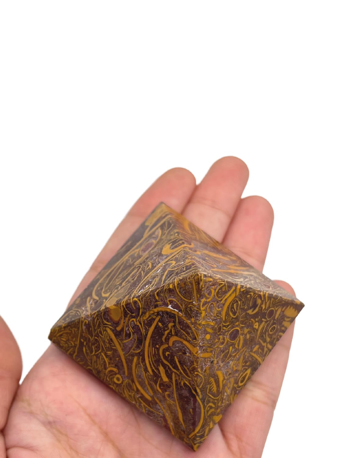 GEMSCITE Mariyam Pyramid in meditation setup supports mindful energy work.
