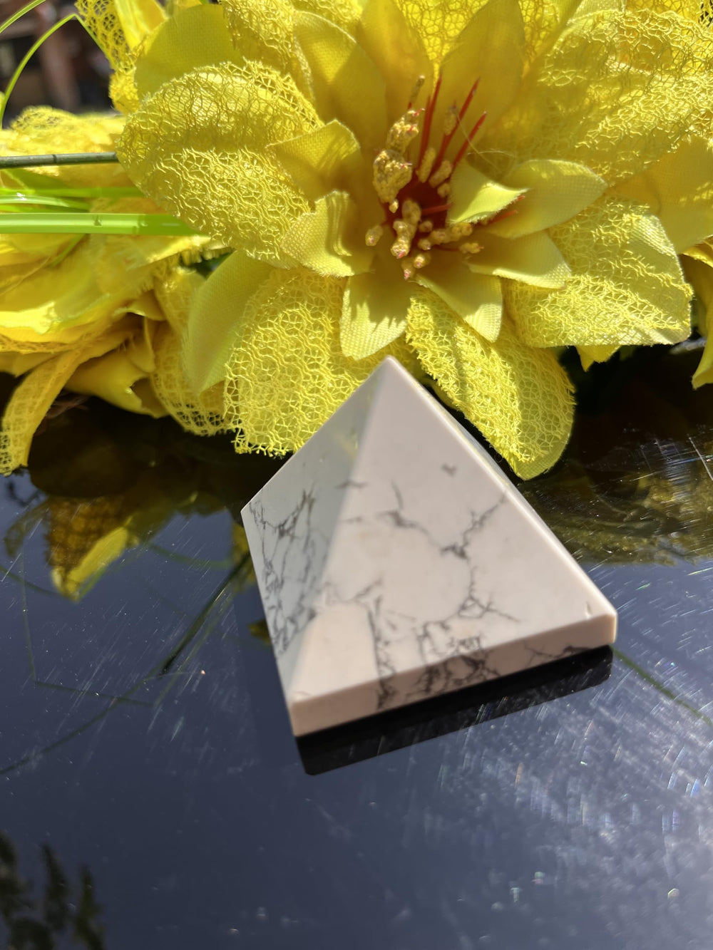 Generic 50-55mm Howlite pyramid fits bedside display for calm nights.