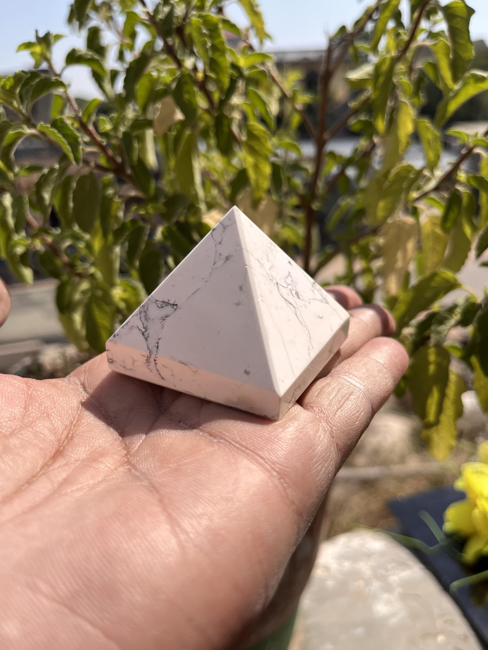 Generic decorative Howlite pyramid pairs with grids and altars.