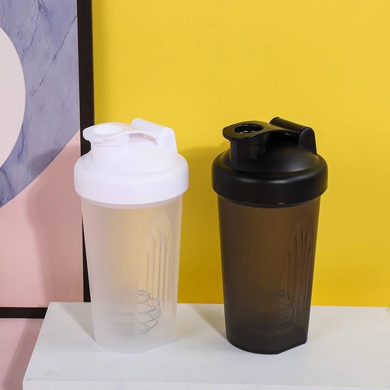 Generic shaker 400ml with clear body, ideal for monitoring mix consistency during workouts.