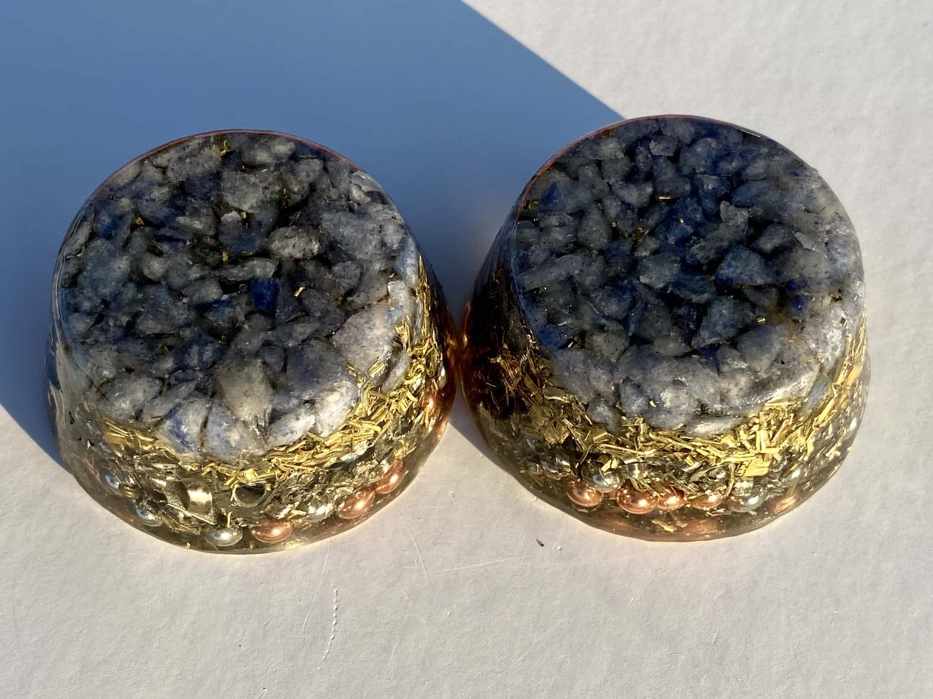 Generic table-top orgonite display enhances ambient atmosphere