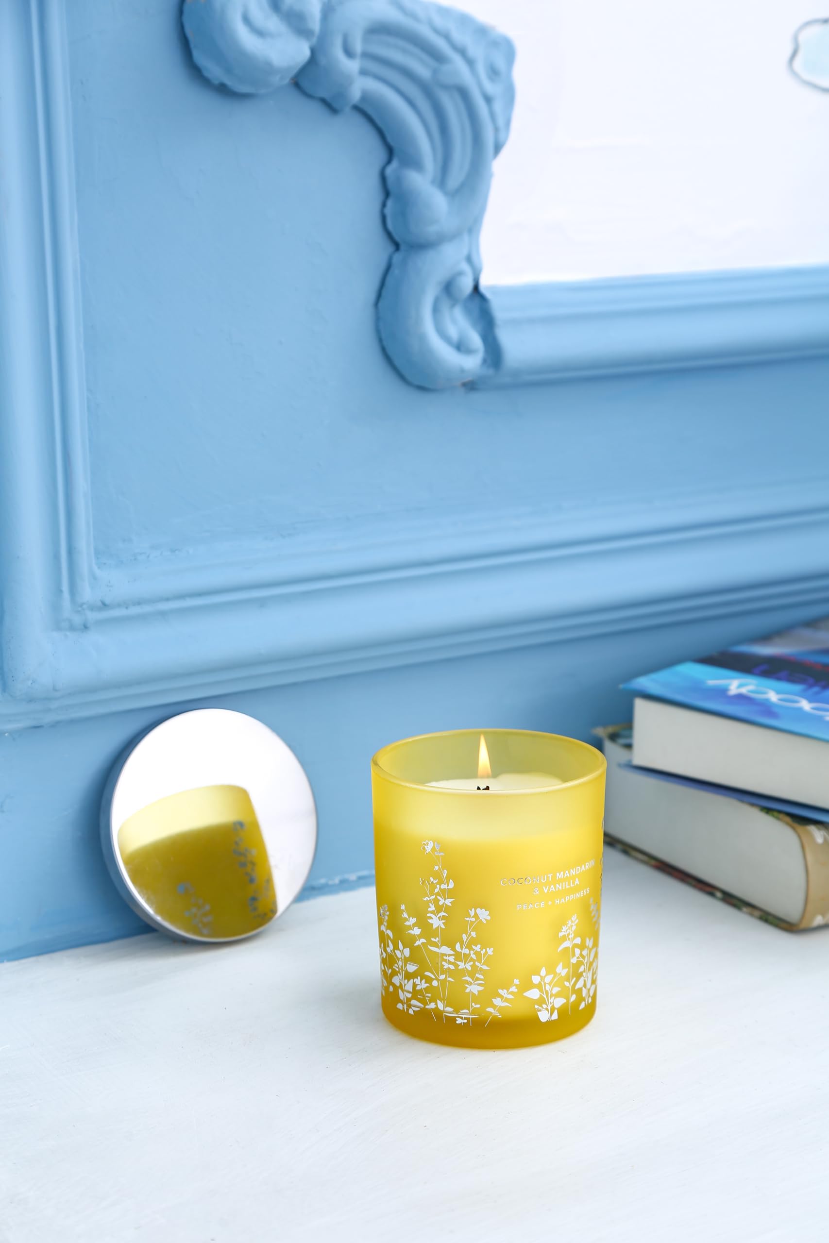 GIFTAWAY crackling wood wick enhances cozy evenings
