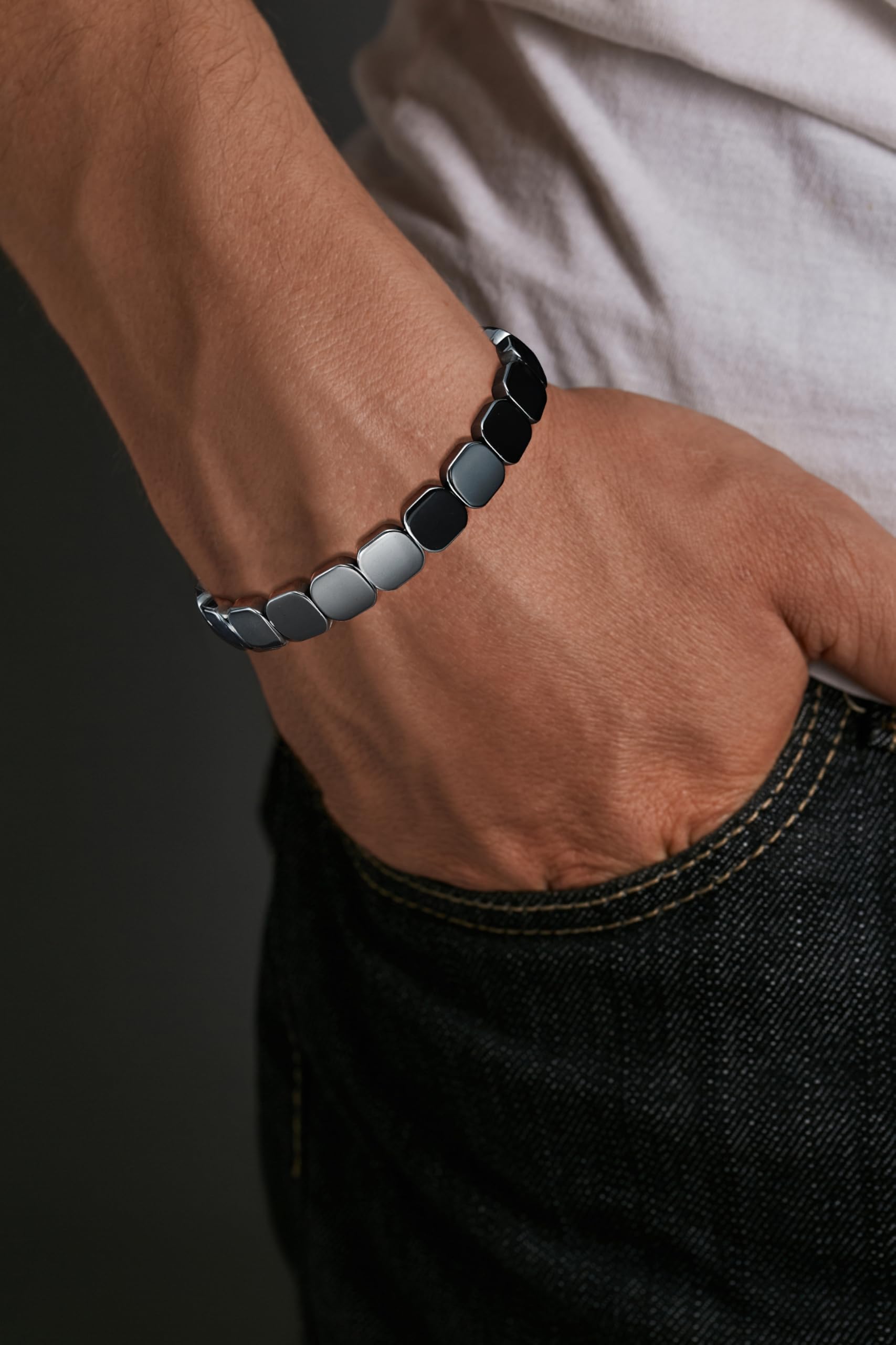 Gnamy Hematite Bracelet bead detail highlights natural shine and craftsmanship.