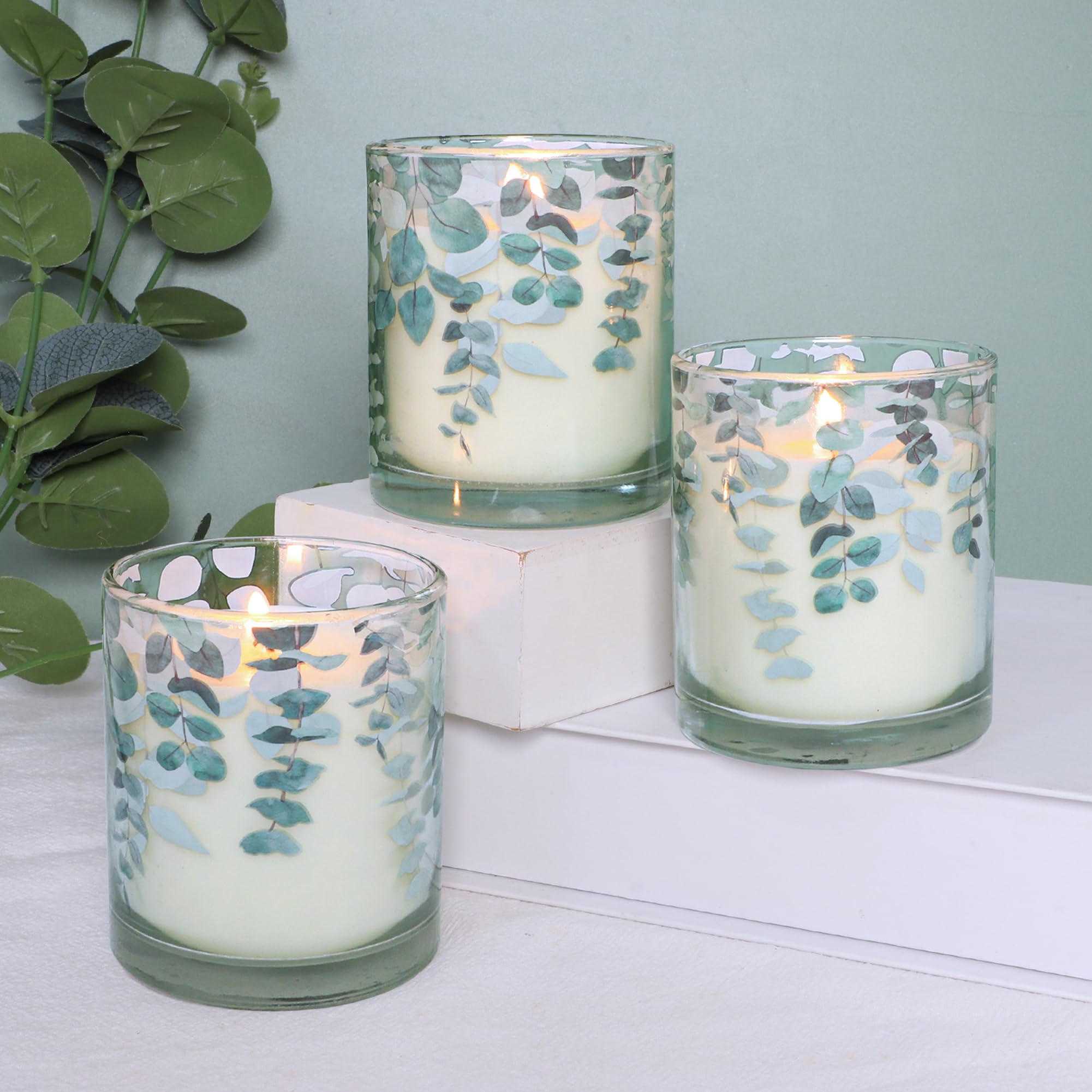 Gorge Moment eucalyptus leaf pattern candle for a calm, fresh room ambiance.