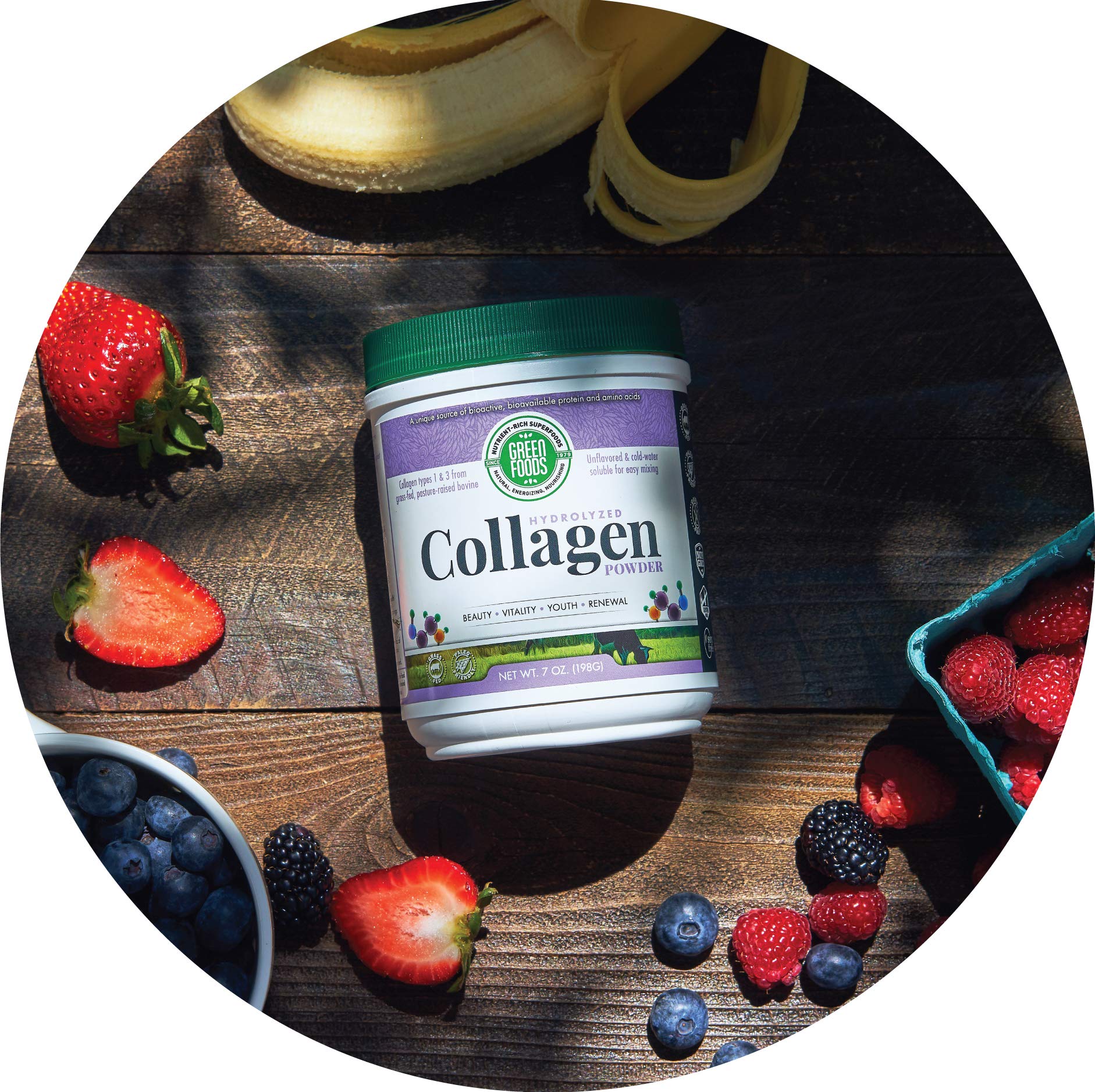 Green Foods Collagen Peptides scoop, ideal serving for smoothies.