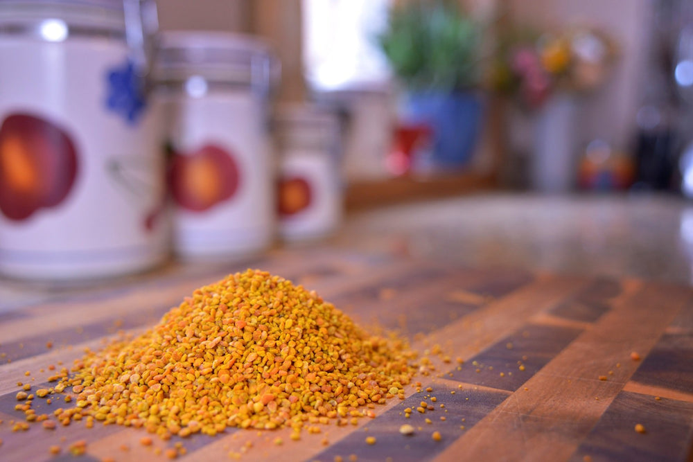 Greenbow Organic Bee Pollen daily-use spoonful demonstrates easy diet addition.