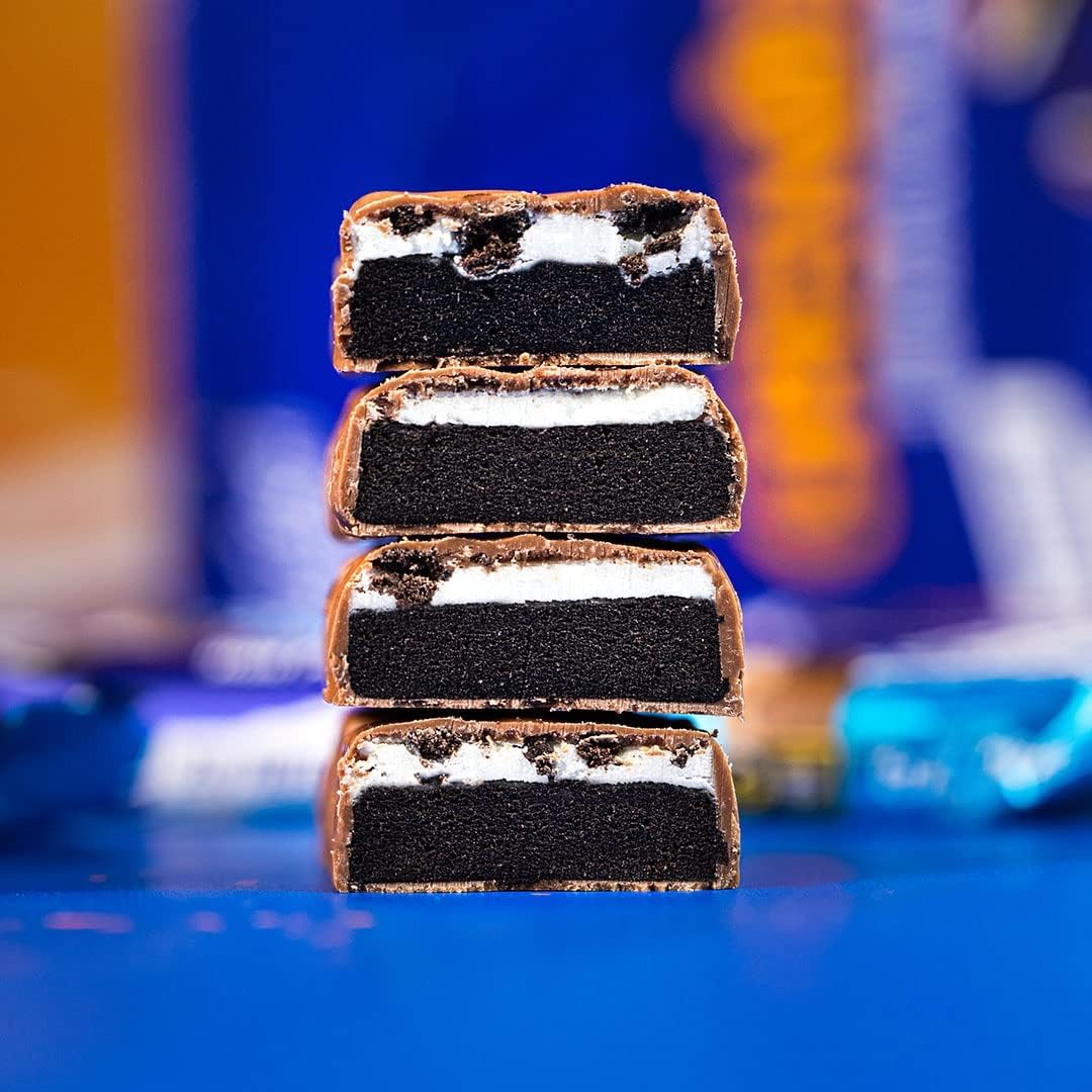 Grenade High Protein Oreo Vanilla bar ingredient-layer close-up, highlighting vanilla Oreo flavors