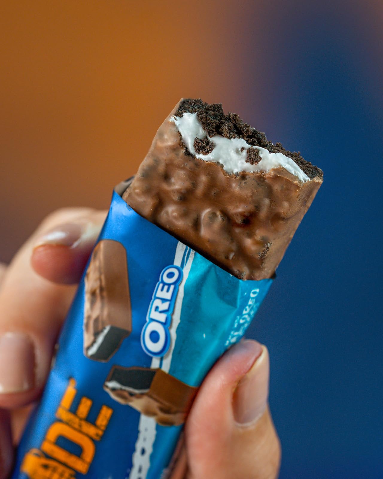 Grenade OREO High Protein Bar bar view highlighting protein content for athletes.