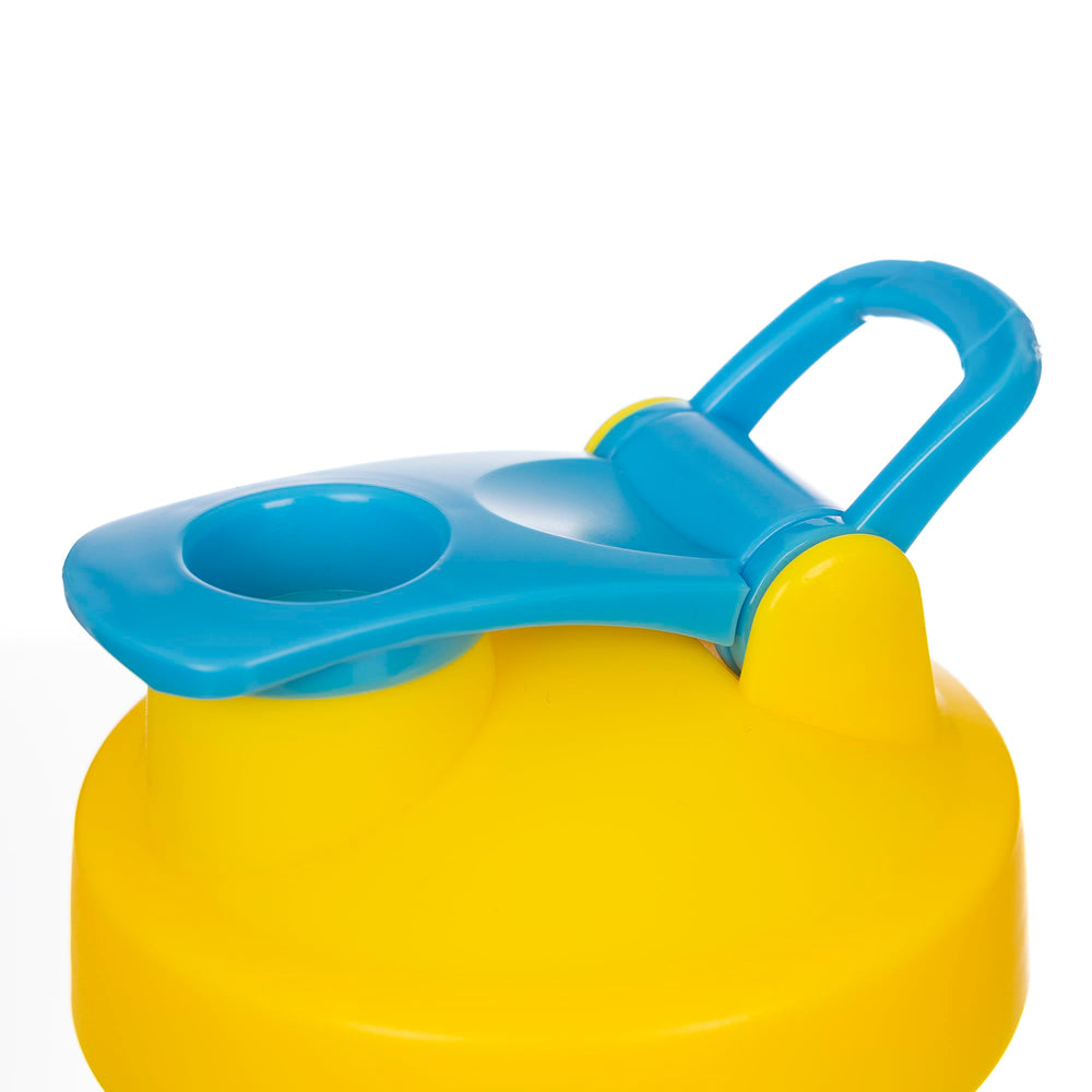 Leak-free closure feature on GymLunaticZ shaker keeps bags clean.