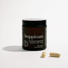Happitum capsules close-up highlight natural ingredients for calm digestion.