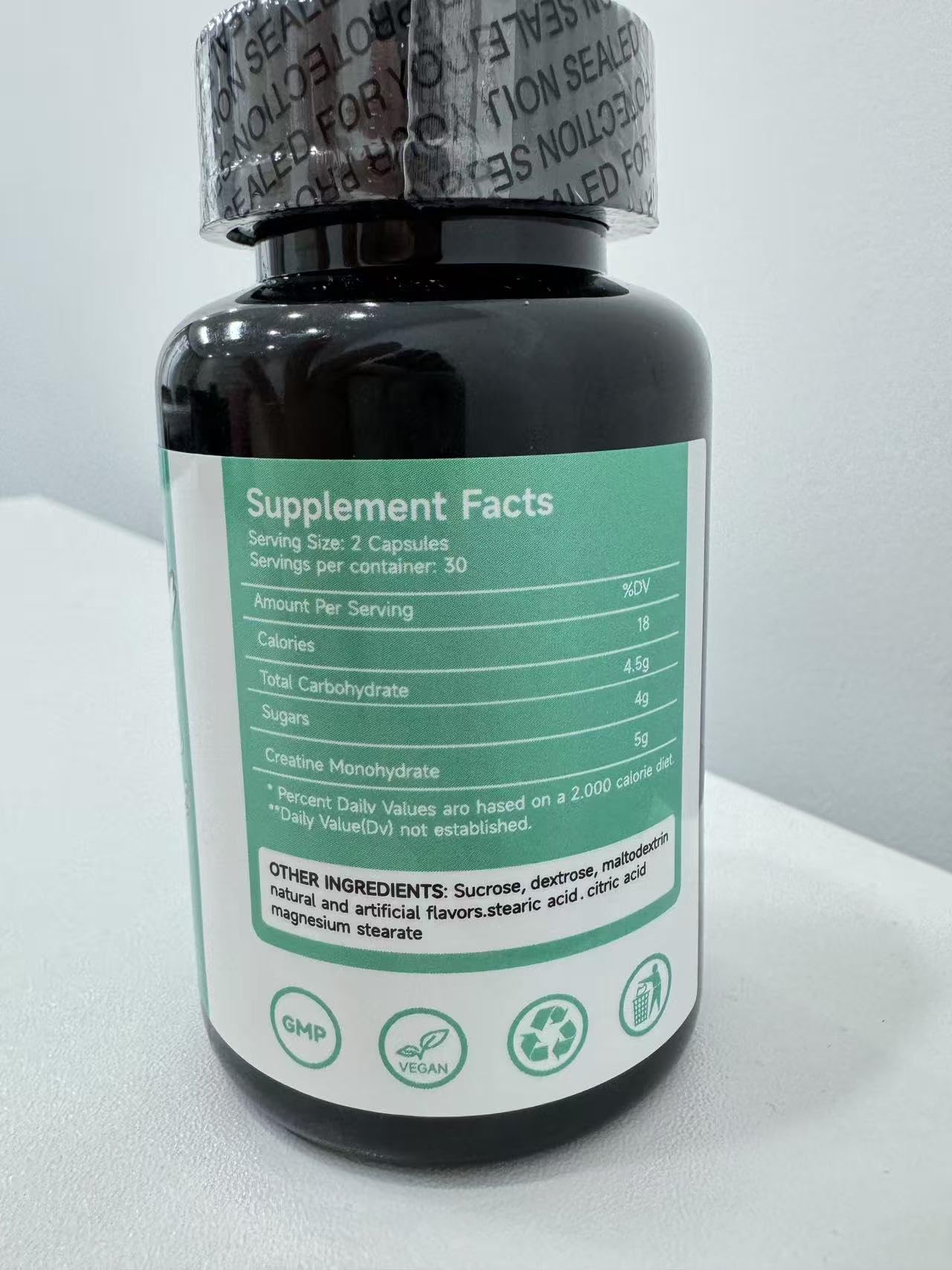 Gym bag scene with Heatonicel capsules ready to go