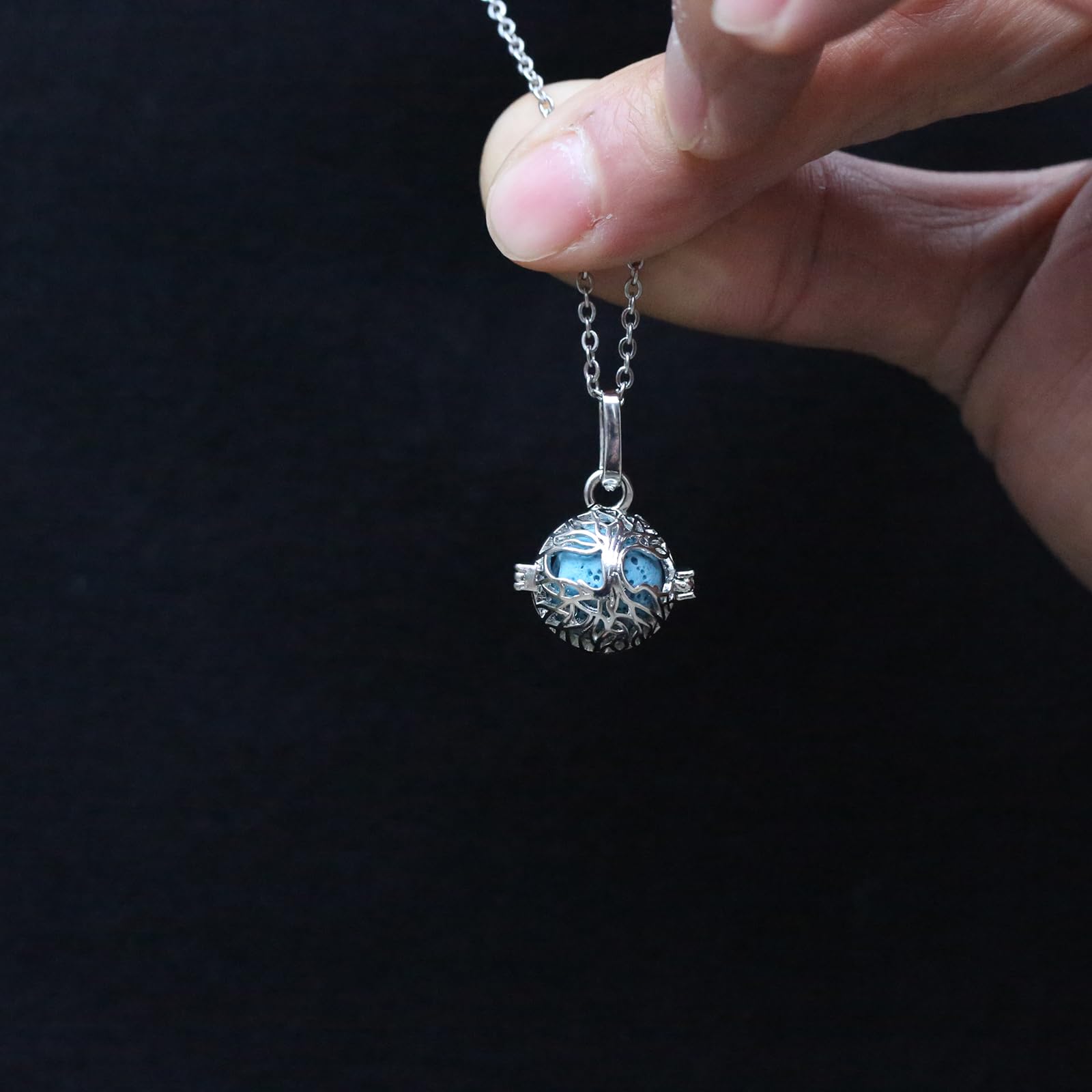 HEDQFM adjustable stainless steel chain ensures comfortable wear and secure fit.