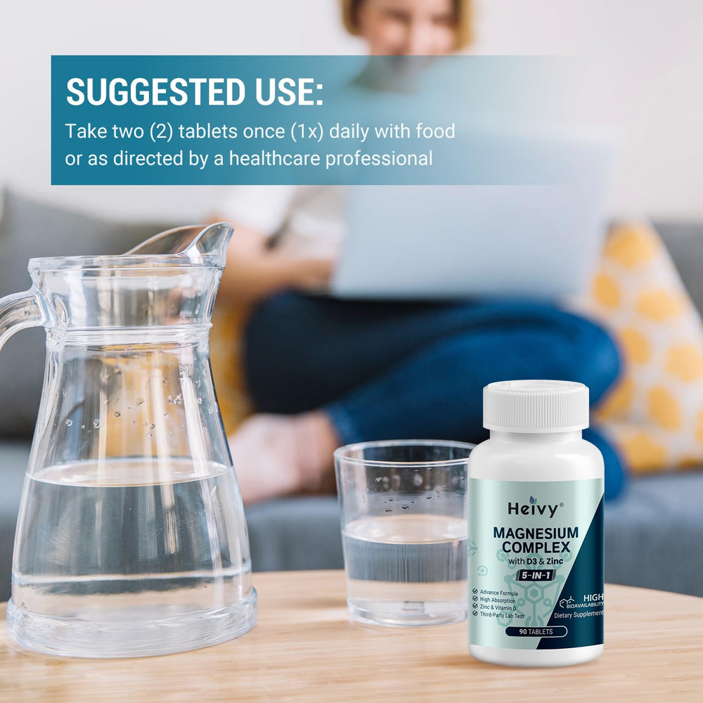 Capsule in hand illustrating ease of daily use with Heivy magnesium.