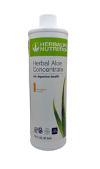 Herbalife Aloe Concentrate Mandarin bottle pour for refreshing, zero-sugar digestive support.
