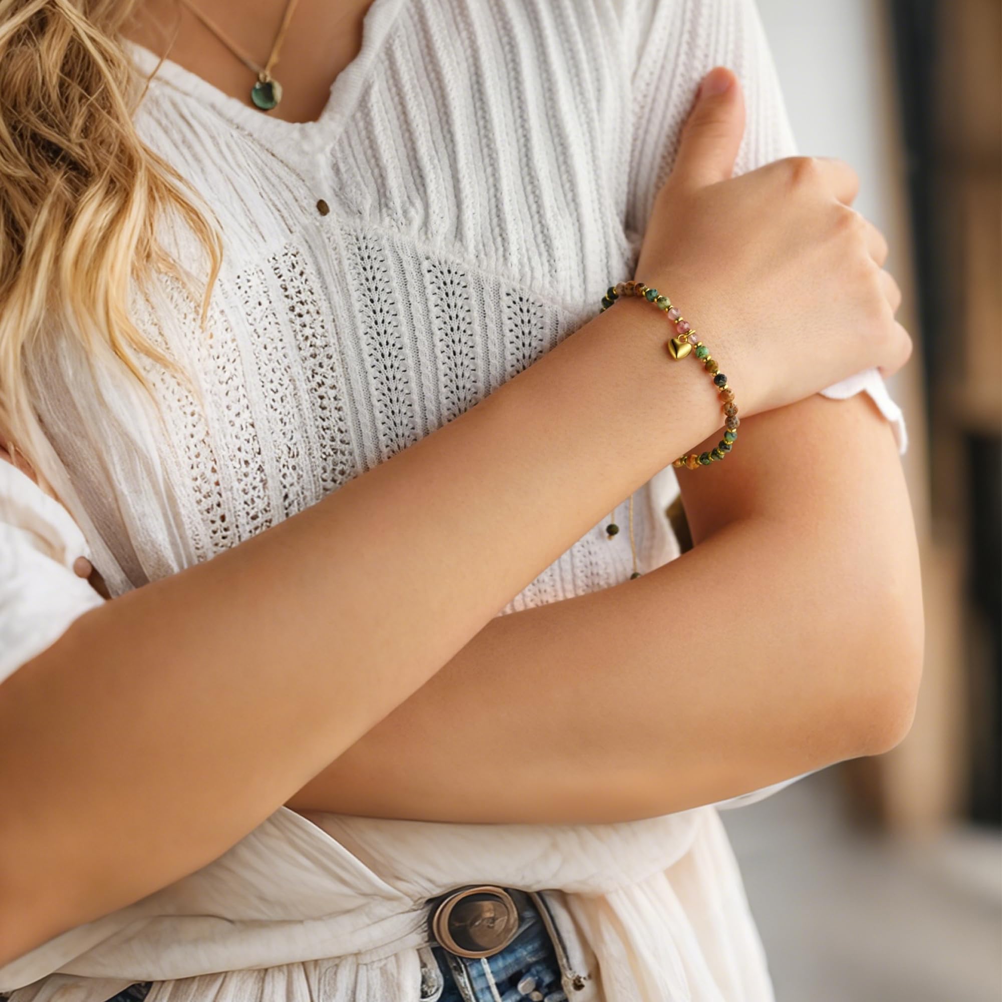 HGDEER adjustable cord shows comfortable fit for wrists from 16 cm to 27 cm.