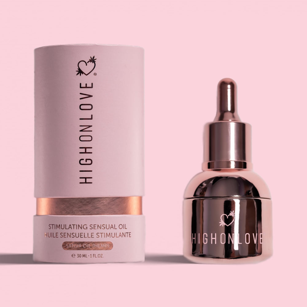 HIGHONLOVE O Oil discreet label blends with bedside essentials.