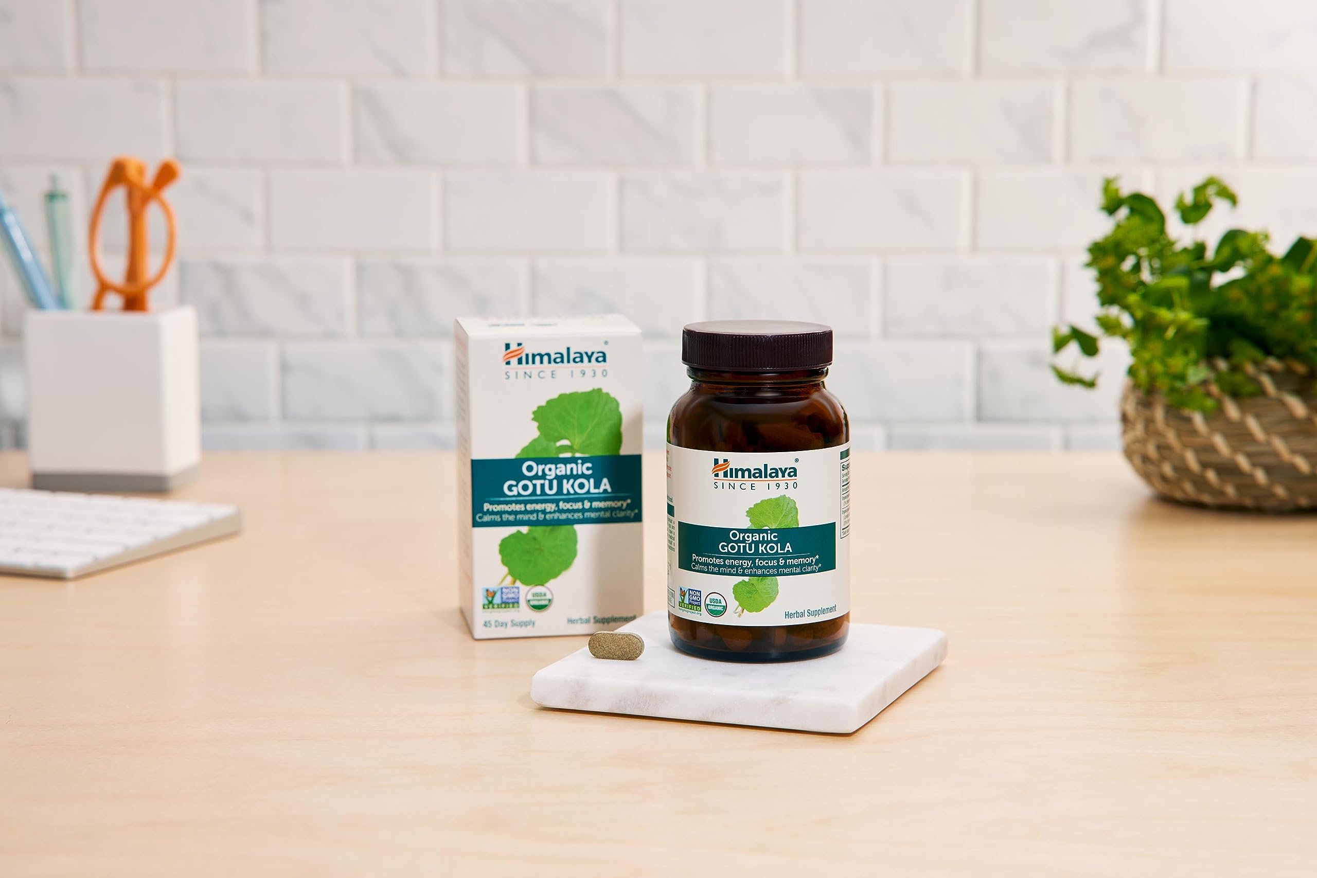 Himalaya Gotu Kola vegan symbol reinforces plant-based daily regimen.