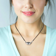 Home-Cloud diffuser necklace features a 20.8-inch adjustable chain for comfort.