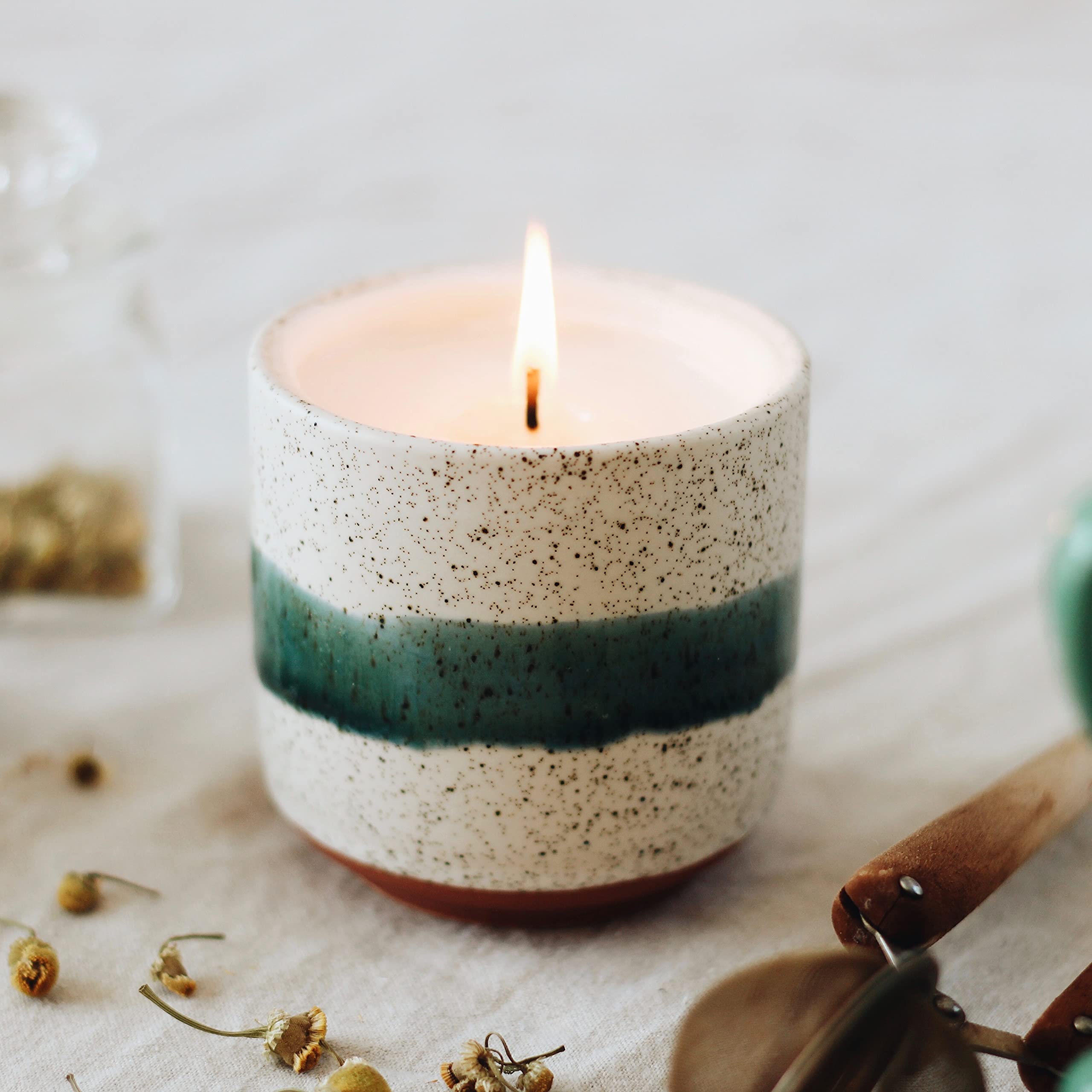 Hyggelight Edith soy wax with cotton wick for clean burning.