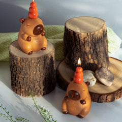 iLikePar Capybara candle design features a hand-painted character.